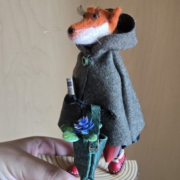 Handmade Wool Toy - Mrs. Mitchel The Florist - Picture 3 of 5